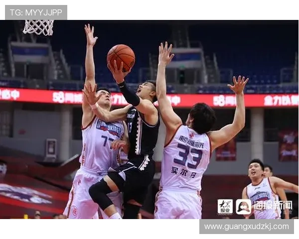 克洛尼上半场表现惊艳10投5中斩获16分2篮板2助攻1盖帽